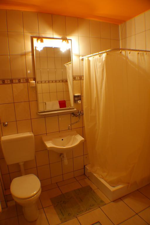 Galcsik Fogado Hotell Salgótarján Rom bilde